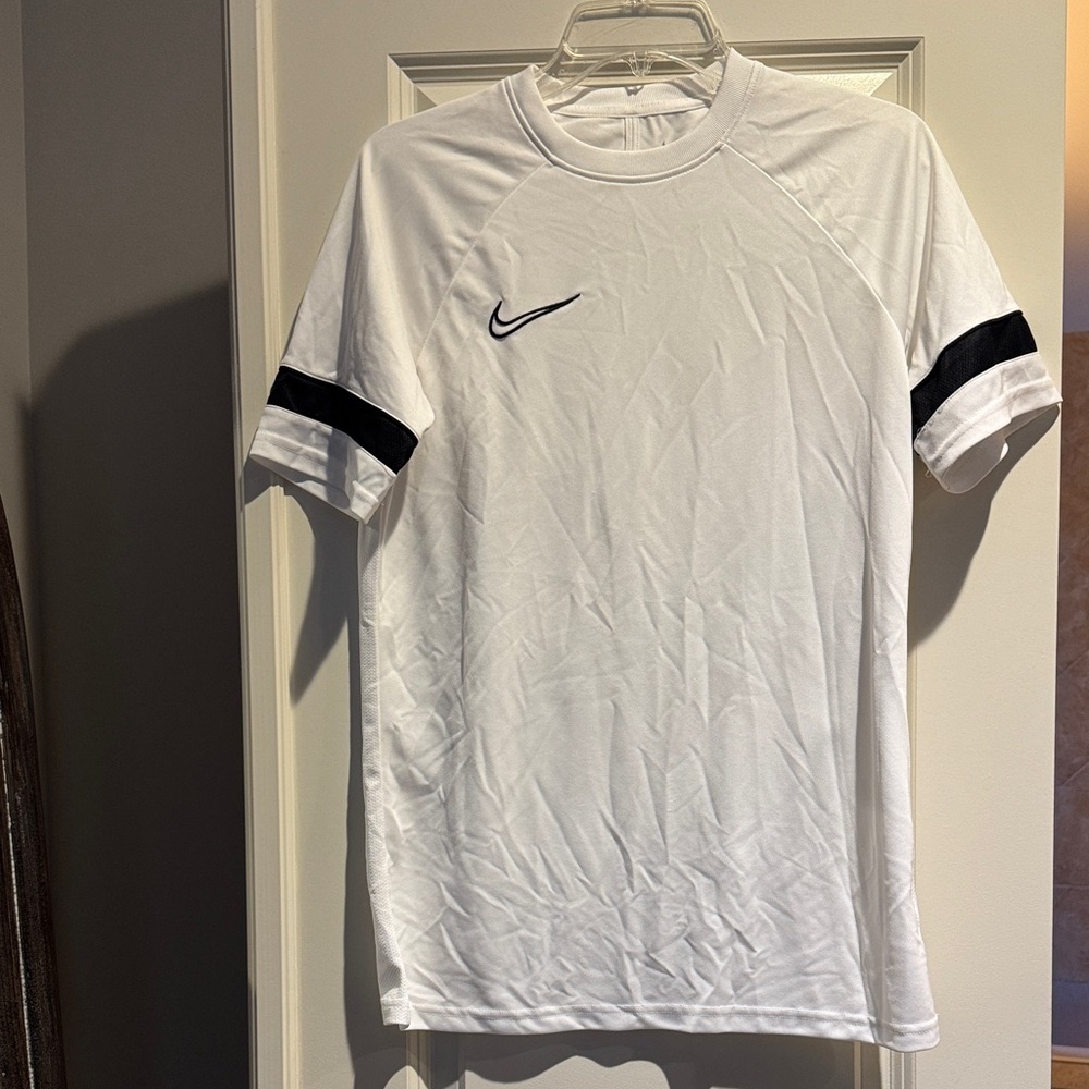 Men’s Nike shirt